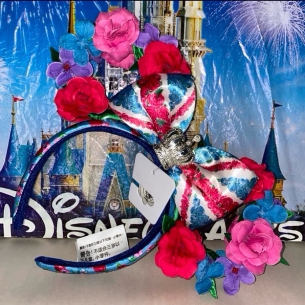 Disney parks England queen of the kingdom minnie ears NWT